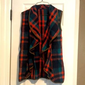 Plaid vest, Large